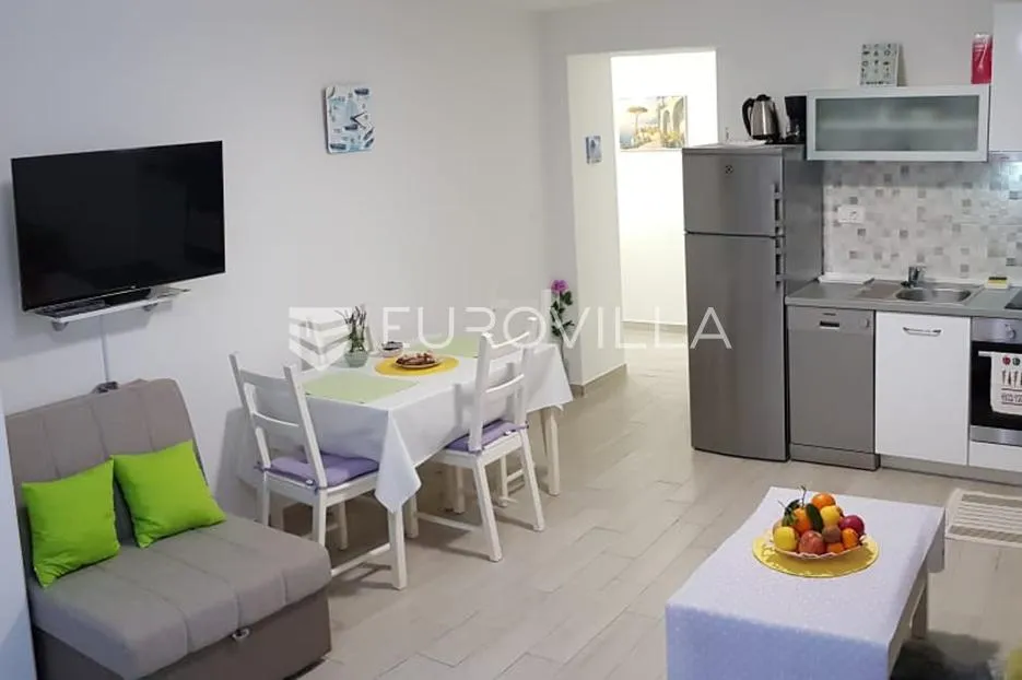 split, bol, dva namještena studio apartmana u centru grada - slika 3