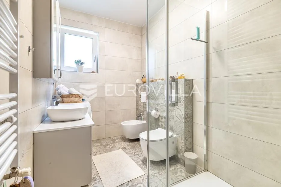 zagreb, gornja dubrava, obiteljska kuća s dva stana površine 200 m² novogradnja - slika 6