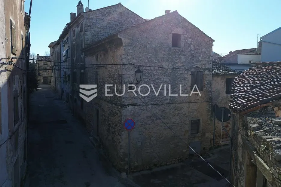istra, vodnjan, kamena kuća za renovaciju u centru vodnjana - slika 3