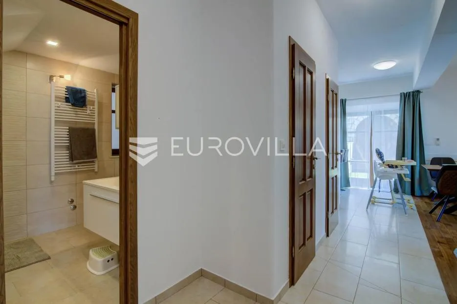 senj, kuća s četiri apartmana i bazenom, 346 m² - slika 25