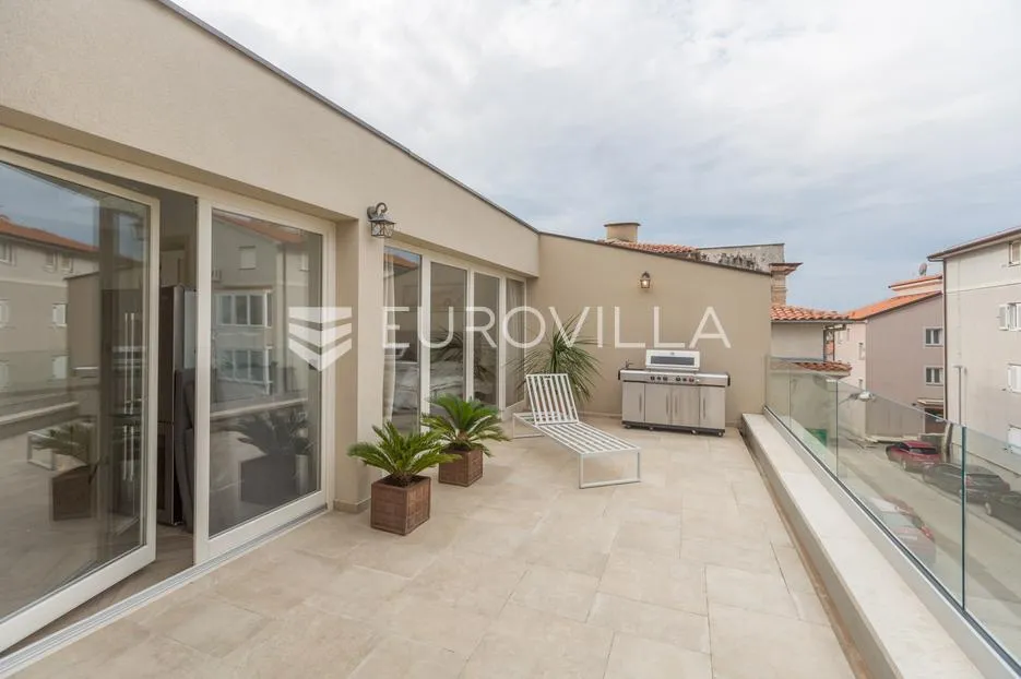 istra, pula, potpuno renovirana austrougarska villa u srcu pule - slika 36