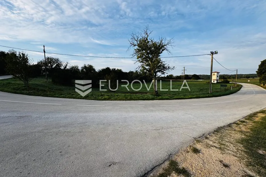 istra, grožnjan, građevinsko zemljište od 7136 m2 - slika 8