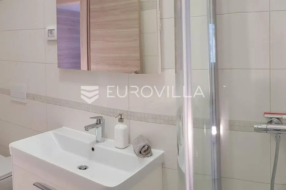 premantura, kuća s četiri apartmana i bazenom - slika 35