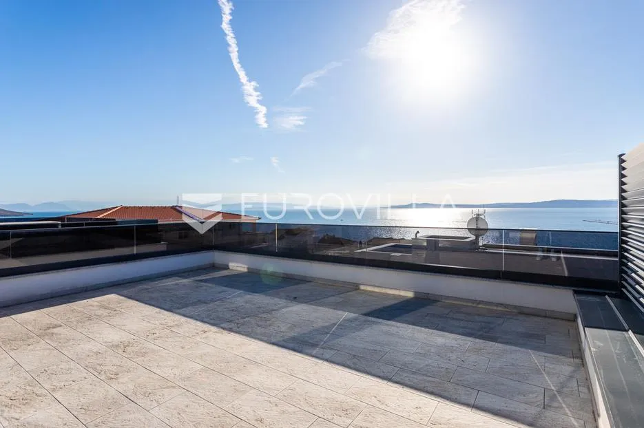 čiovo, okrug gornji, namješten dvosoban stan s krovnom terasom - slika 10