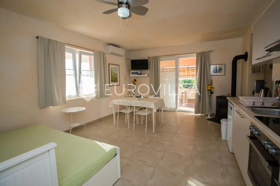 rab, barbat, dvosoban stan s pogledom na more, 200 m od mora 105 m² - slika 1
