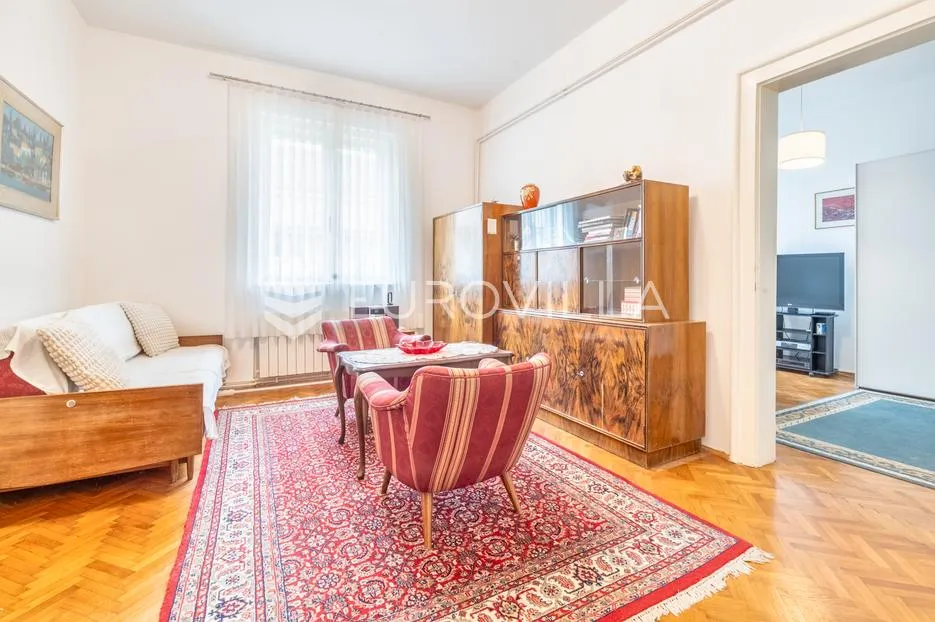 zagreb, strogi centar, prekrasan trosoban stan s balkonom 100m2 - slika 2