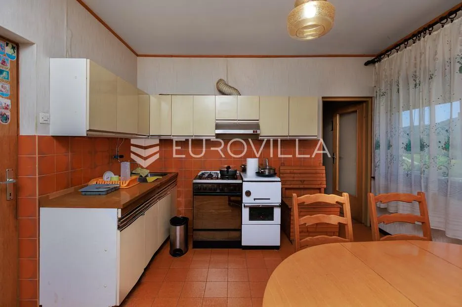 sunger, kuća s tri stambene jedinice - slika 35