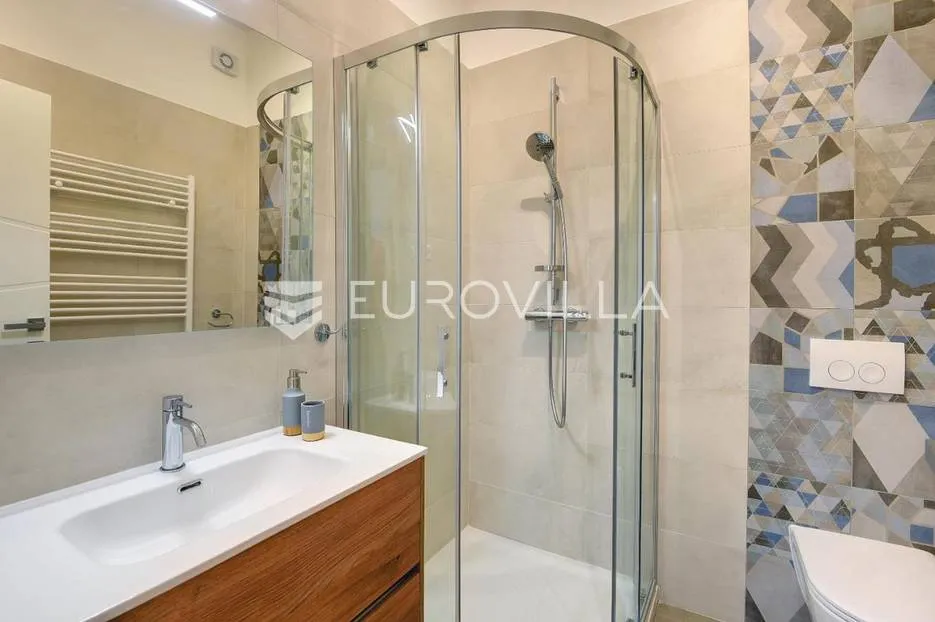 pula, prvi red do mora, višesoban stan, nkp 129 m2 - slika 21
