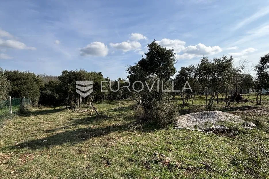 ližnjan, valtura, zemljište okruženo prirodom - slika 5