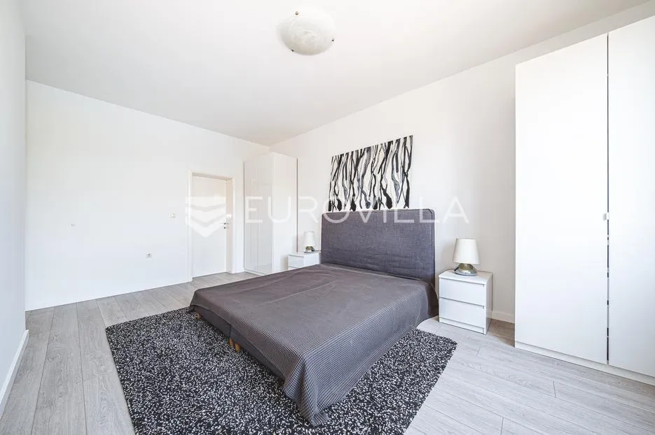 zagreb, remete, predivan četverosoban stan površine 176 m² - slika 12