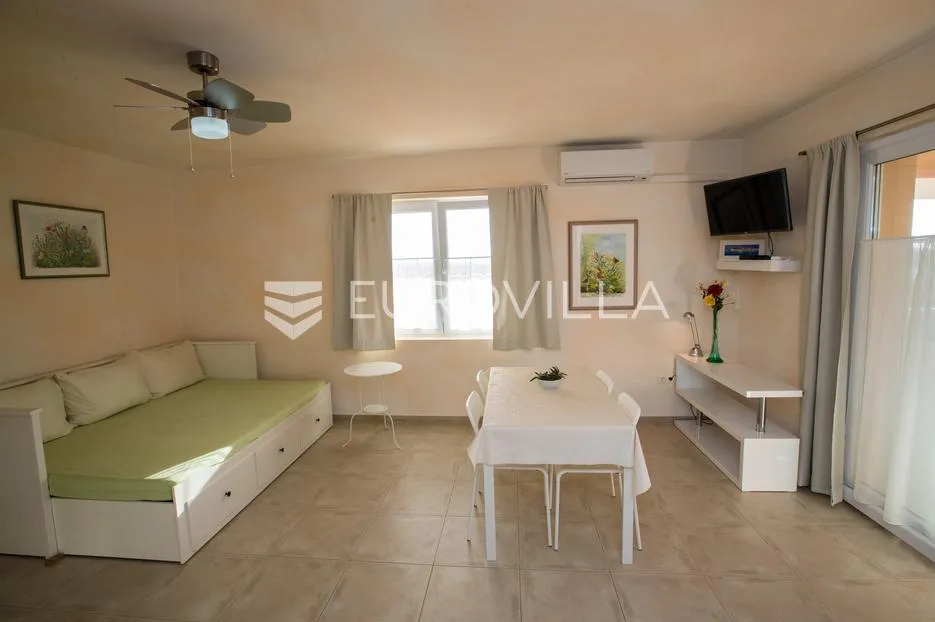 rab, barbat, dvosoban stan s pogledom na more, 200 m od mora 105 m² - slika 2
