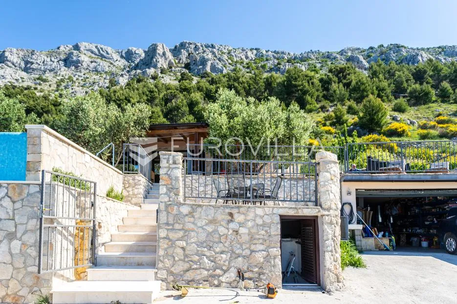 omiš, stanići, lijepa kuća s pogledom na more ukupne površine 160m2 na zemljištu površine 2546 m2 - slika 24