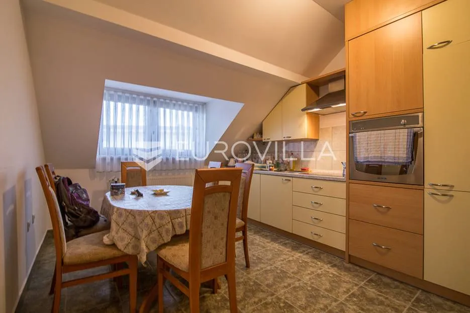 zagreb, maksimir, prekrasna obiteljska kuća na zemljištu 1450 m² - slika 19