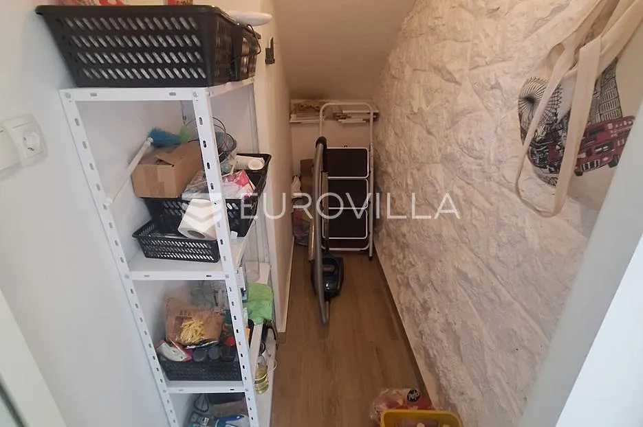 karlovac, mala švarča, kuća 145 m², novouređena, velika parcela, mirna lokacija - slika 10