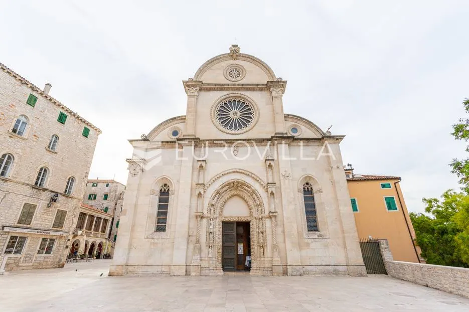 šibenik, solaris građevinsko zemljište 840 m2 - slika 1
