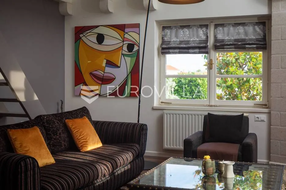 vodice, mediteranska vila s uređenim vrtom, bazenom i pogledom na more - slika 10