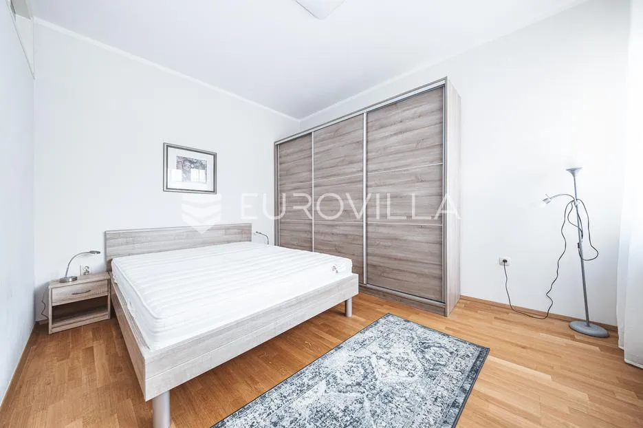 zagreb, donji grad, prekrasan trosoban stan 60 m² - slika 7