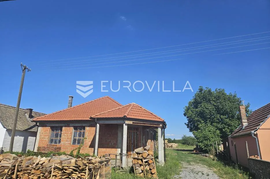 Poganovci, okolica Osijeka – kuća u izgradnji na prostranoj parceli od 1.800 m² - Poganovci, Podgorač