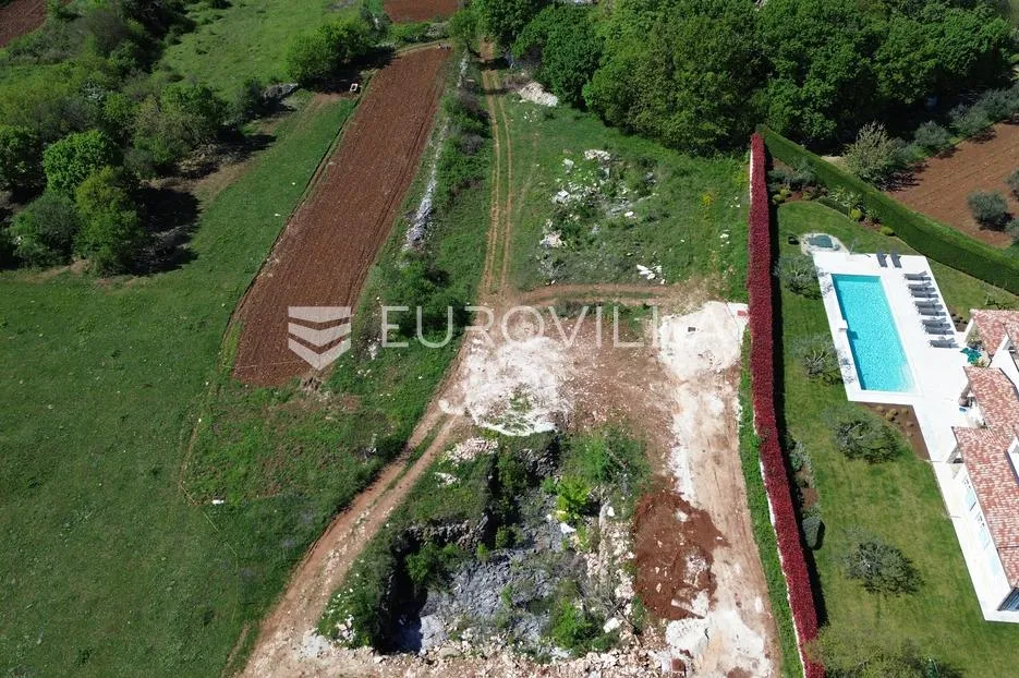 istra, ladići, ekskluzivno zemljište s građevinskom dozvolom za obiteljsku vilu s bazenom - slika 4
