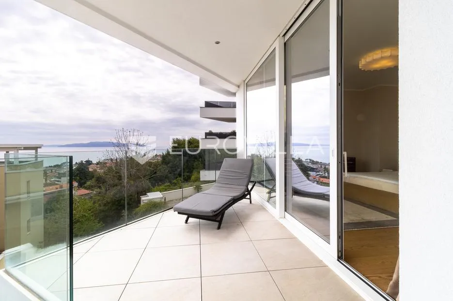 opatija, volosko, luksuzan penthaus 267 m², krovna terasa s jacuzzijem - slika 40