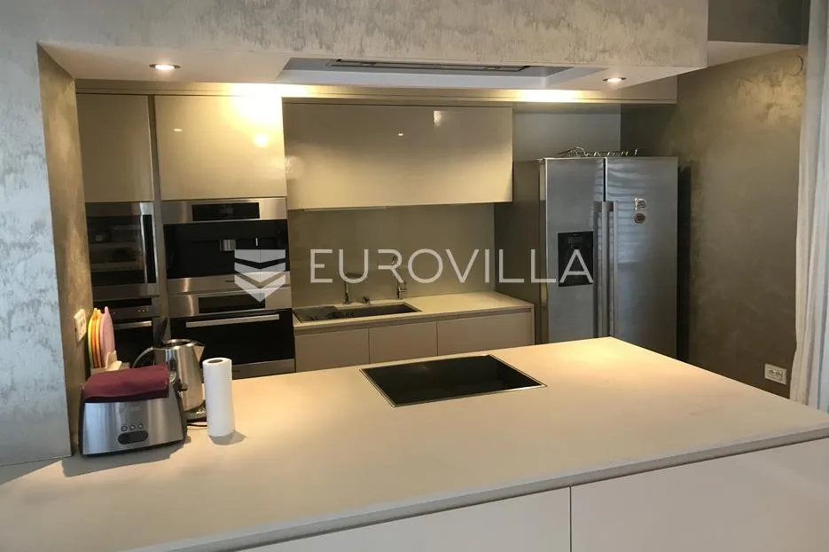 Istra, Rovinj, luksuzni penthouse 186 m² na super lokaciji s dva garažna mjesta