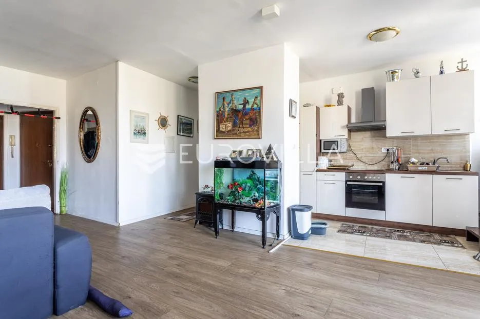 split, centar, prostrana etaža na izvrsnoj lokaciji s pogledom na more, 135 m² - slika 7