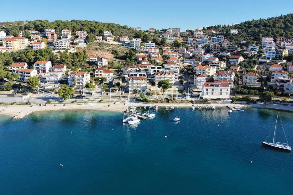 trogir, čiovo, dvosoban stan s pogledom na more i parkirnim mjestom - slika 4