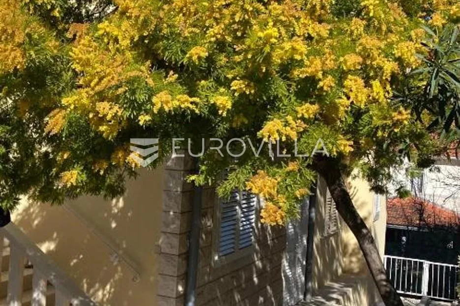 brač, supetar, samostojeća kuća s četiri stambene jedinice - slika 29