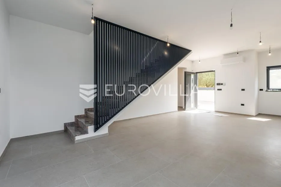 medulin, kvalitetna i moderna duplex kuća b, s grijanim bazenom 30 m² i garažom, 146 m² - slika 5