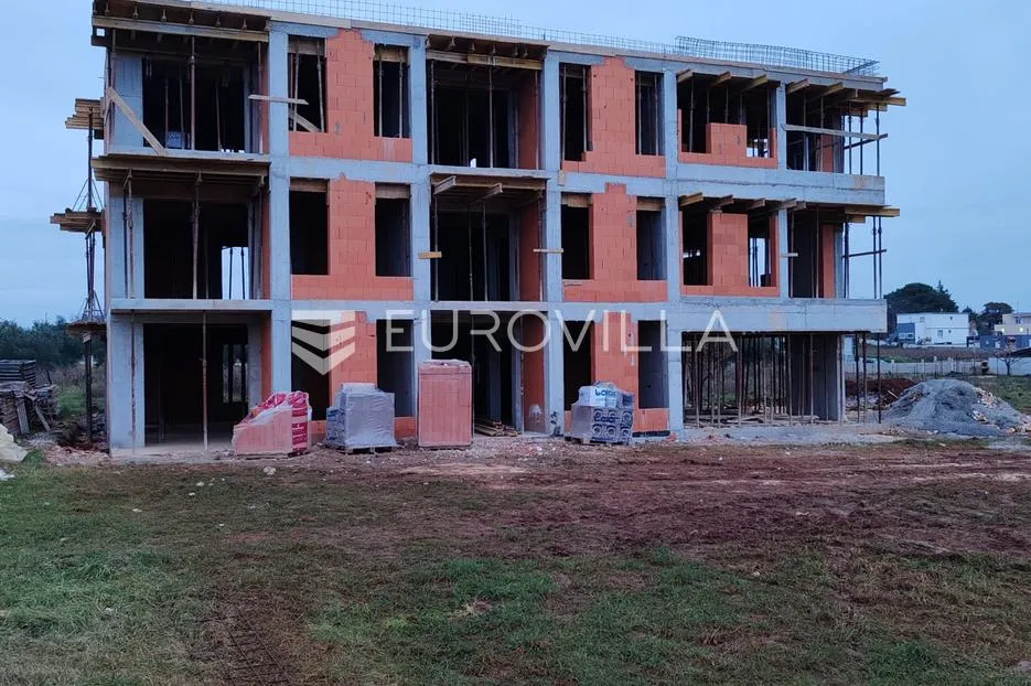 pula, bliža okolica, moderni četverosobni stan na prvom katu s kuhinjom, 93.10 m², kredit moguć - slika 2
