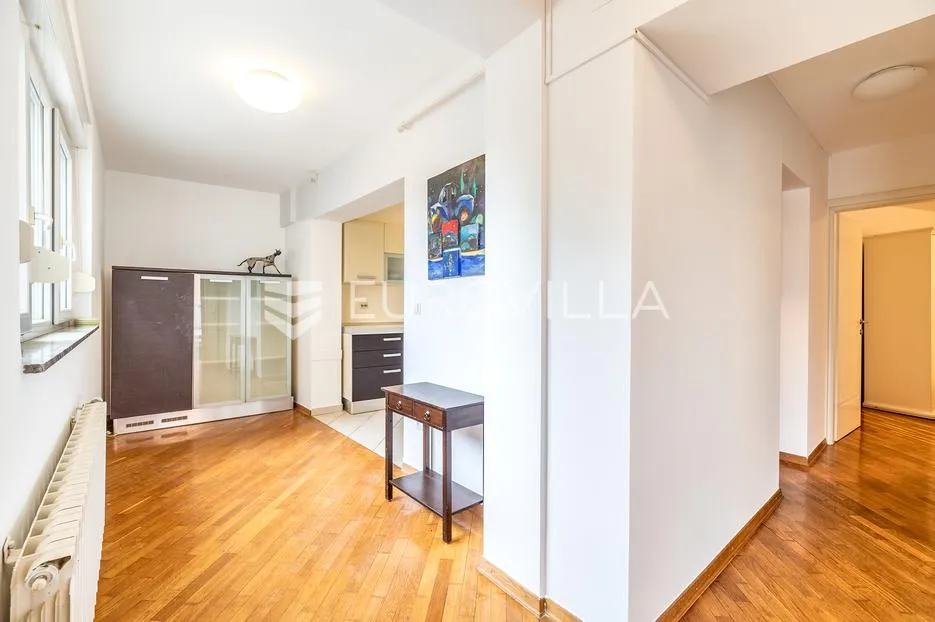 zagreb, maksimir, komforan trosoban stan s parkirnim mjestom 90 m² - slika 2
