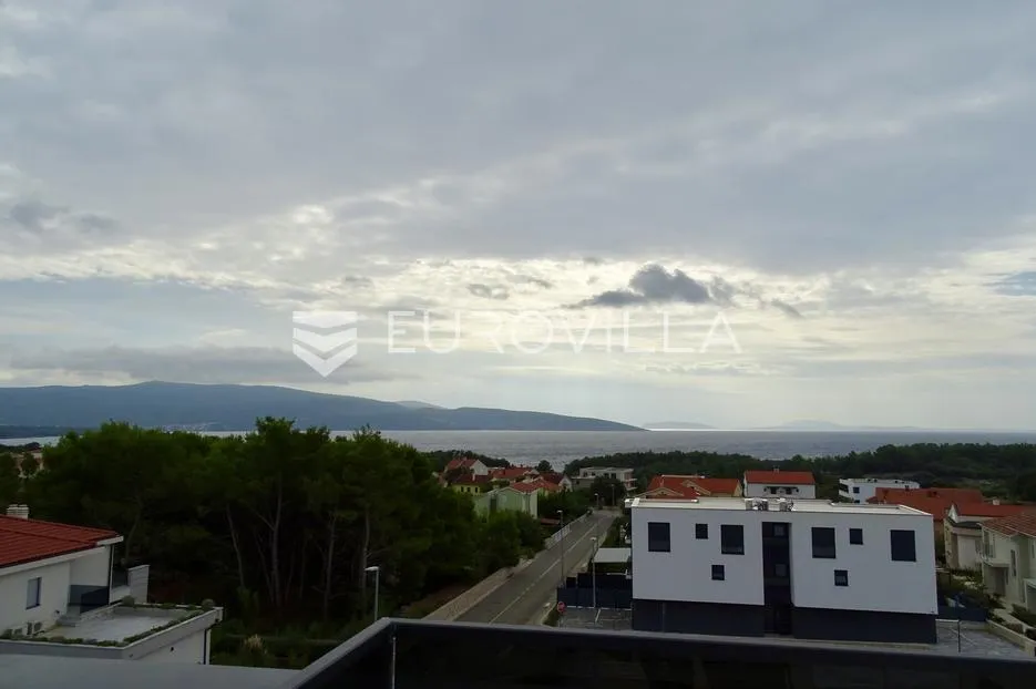 krk, luksuzni penthouse, četverosoban stan 159 m², krovna terasa, 500 m od mora - slika 6