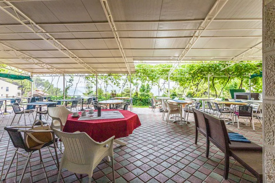 brela - prekrasna vila s 20 soba i restoranom blizu mora - slika 3