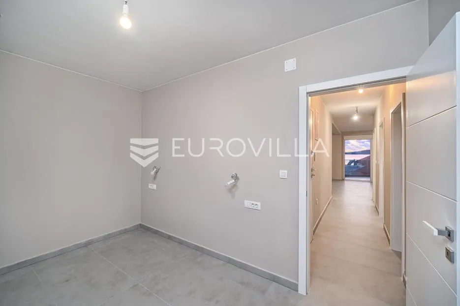 brodarica, četverosoban stan u novogradnji - slika 7