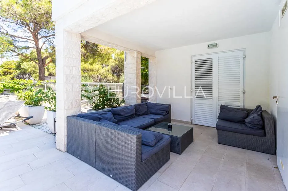 čiovo, okrug donji, apartmanska vila s bazenom - slika 11
