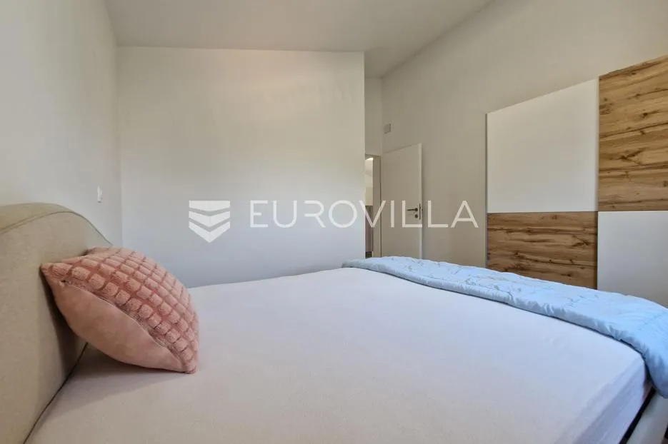 vir, moderan trosoban apartman u centru vira, 600 m od plaže - slika 21