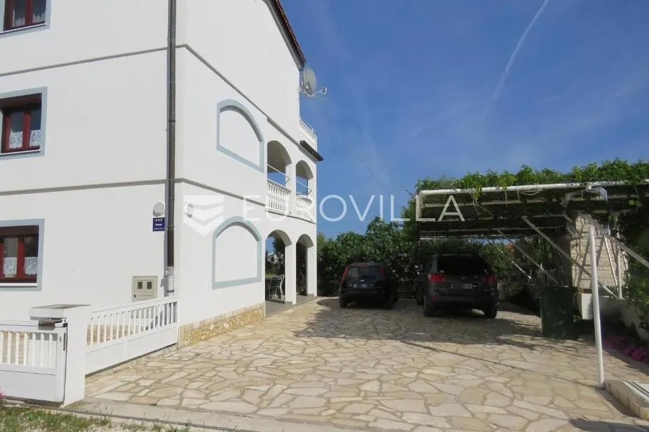 vir, kuća s 5 apartmana i pogledom na more - slika 23