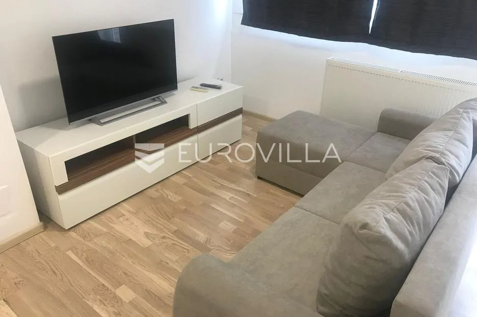 zagreb, amruševa, šesterosoban stan površine 129 m² - slika 11