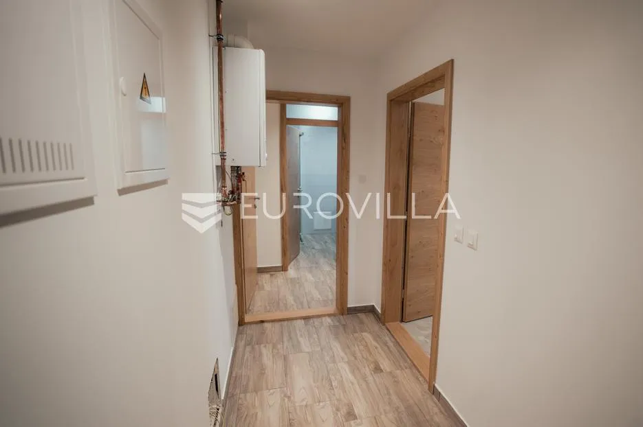 vukovar, centar, novouređen poslovni prostor 106 m², odlična lokacija - slika 14