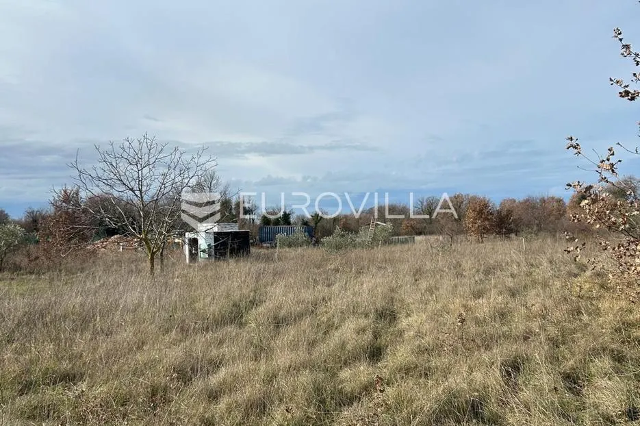 Poreč, Veli Maj, veliko građevinsko zemljište 1975 m², pravilnog oblika s pogledom more