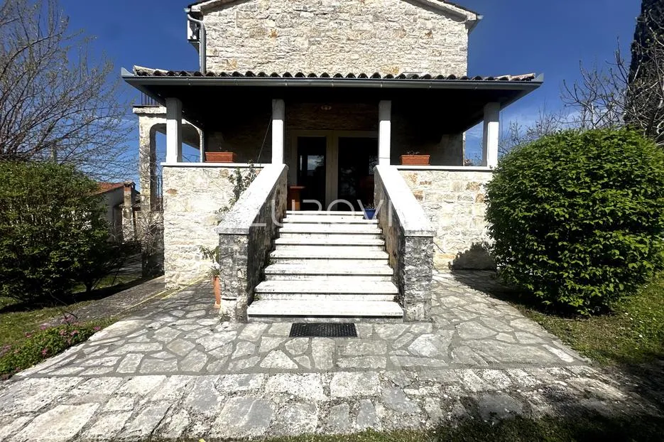 istra, višnjan, kamena vila s bazenom i očaravajućim pogledom na more - slika 18