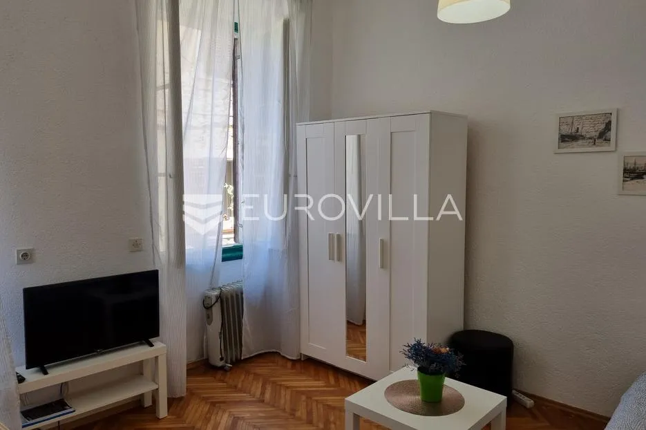 pula, zgrada sa 4 stana po 40 m2 u centru grada - pogodna za najam - slika 14