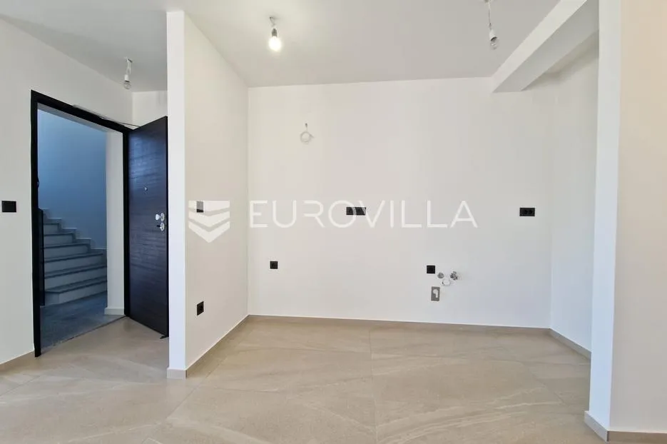 vir, apartman s krovnom terasom, pogled na more - slika 12