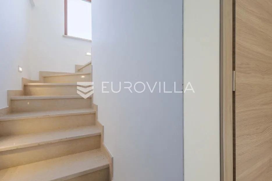 istra, labin, moderna istarska vila s bazenom - slika 33