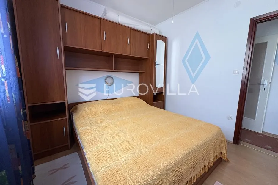 vodice, kuća s 5 apartmana, 278 m² - slika 20