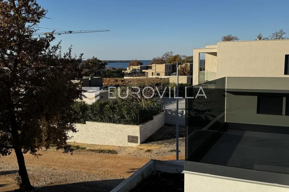 istra, novigrad, novogradnja, dvojna kuća 500 m od mora - slika 14