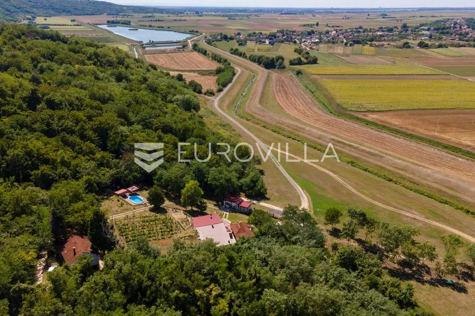 baranja, popovac, imanje s tri objekta, bazenom i 6ha zemlje proizvodnja - slika 16