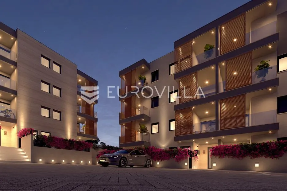 split, visoka, novogradnja s vrtom - slika 19
