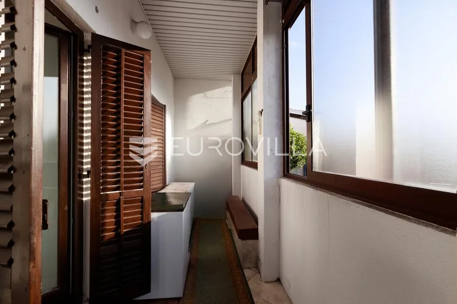 rijeka, zamet, dva uređena stana površine 95 m² s vrtom - slika 2