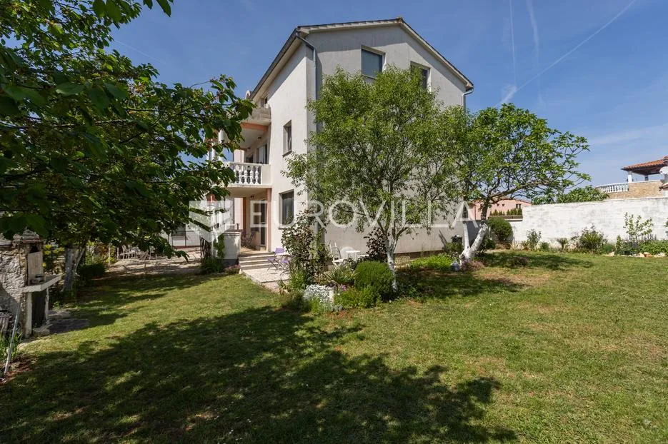 Istra, Vodnjan, Galižana, prostrana kuća s vrtom i potencijalom - Galižana, Vodnjan